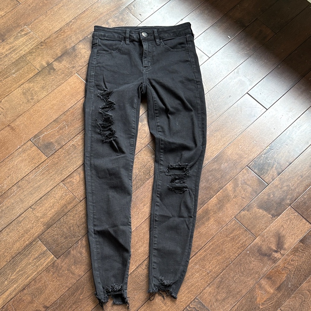 American eagle sz 2 Black Distressed stretchy Skinny Jeans
